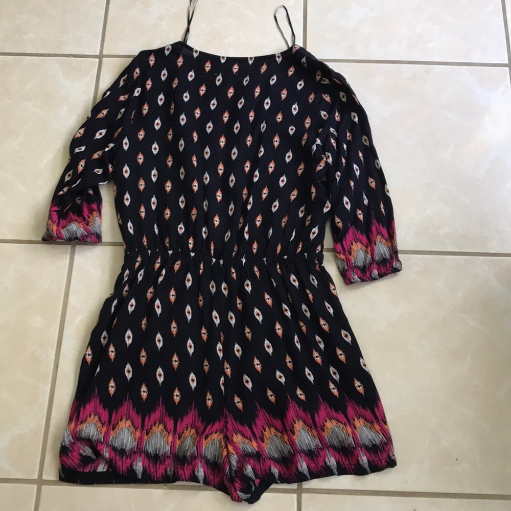 Patterned Romper - Picture 3 of 4